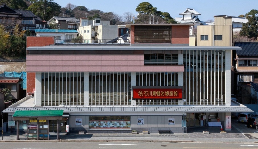 石川県観光物産館での伝統工芸体験の様子。九谷焼・輪島塗・加賀友禅など複数の体験メニューを提供（石川県金沢市）